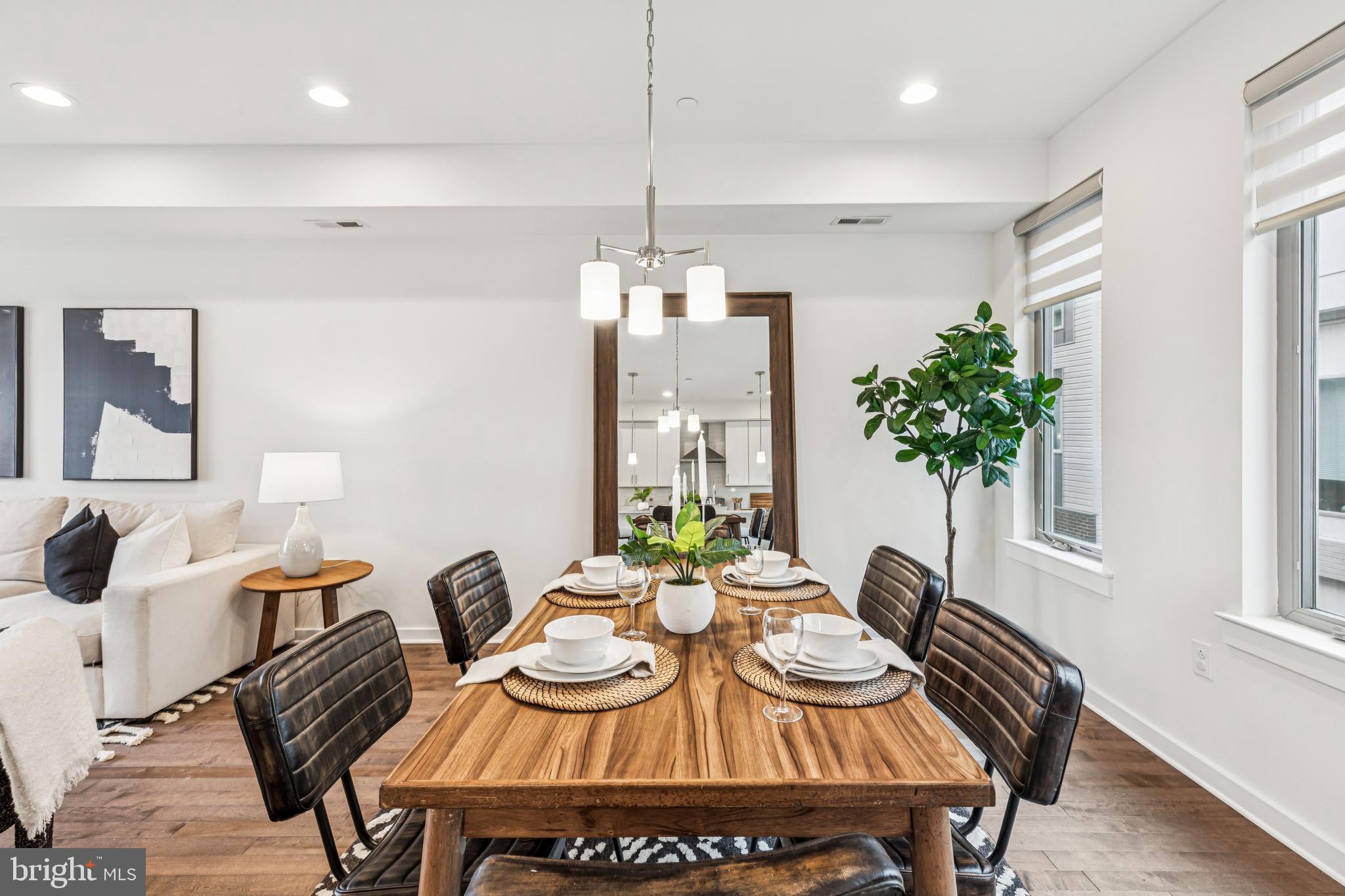 2113 KENSINGTON WALK