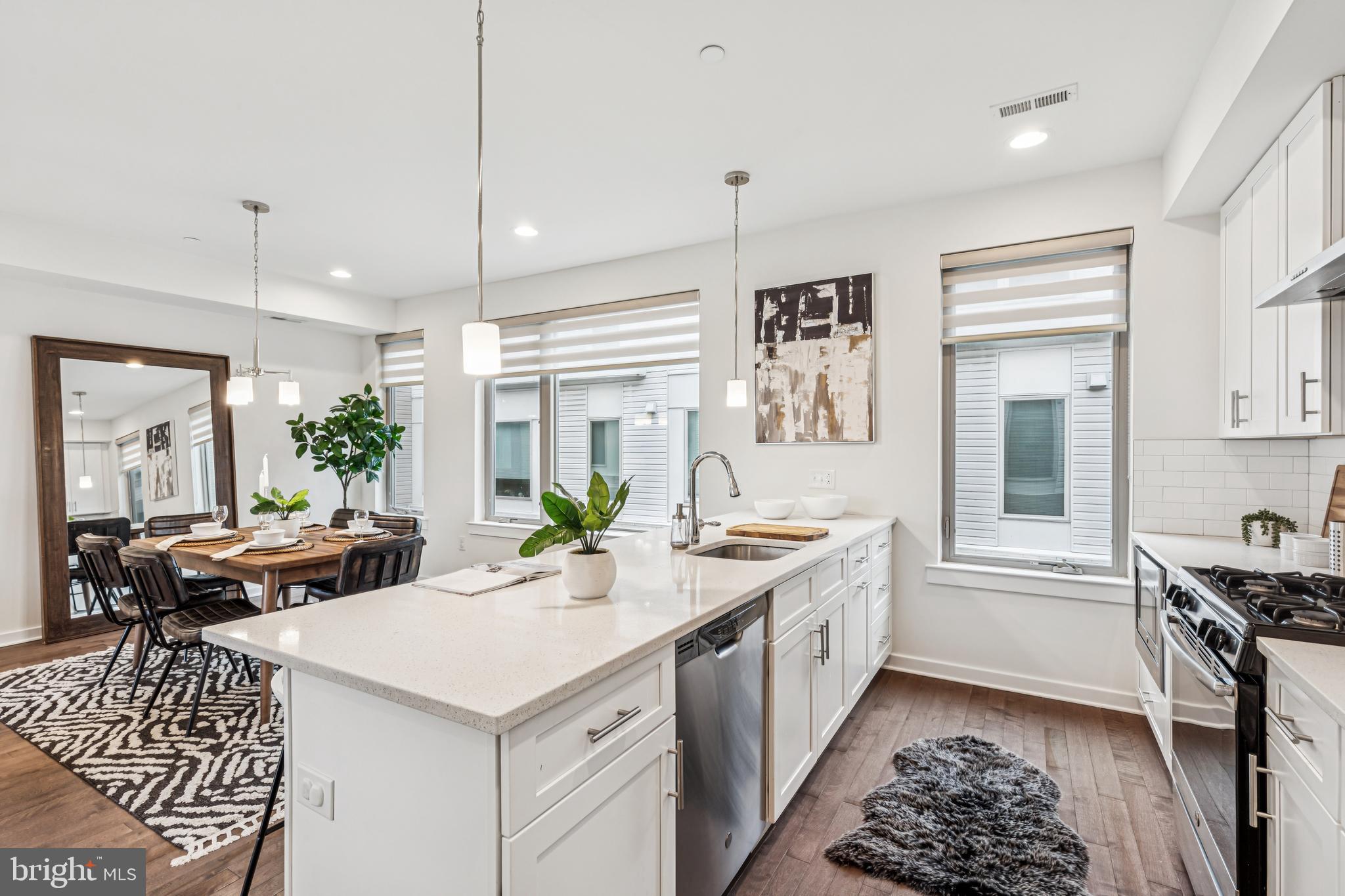 2113 KENSINGTON WALK