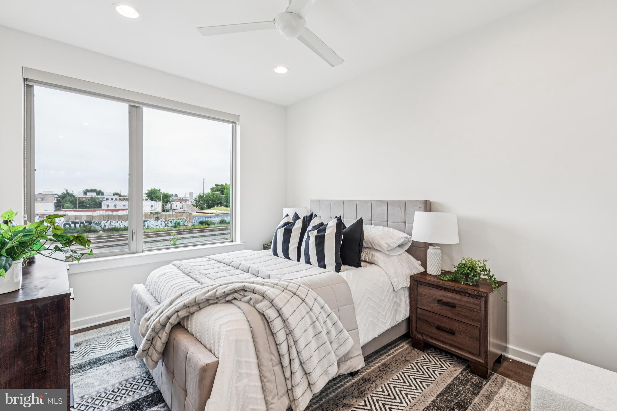 2113 KENSINGTON WALK