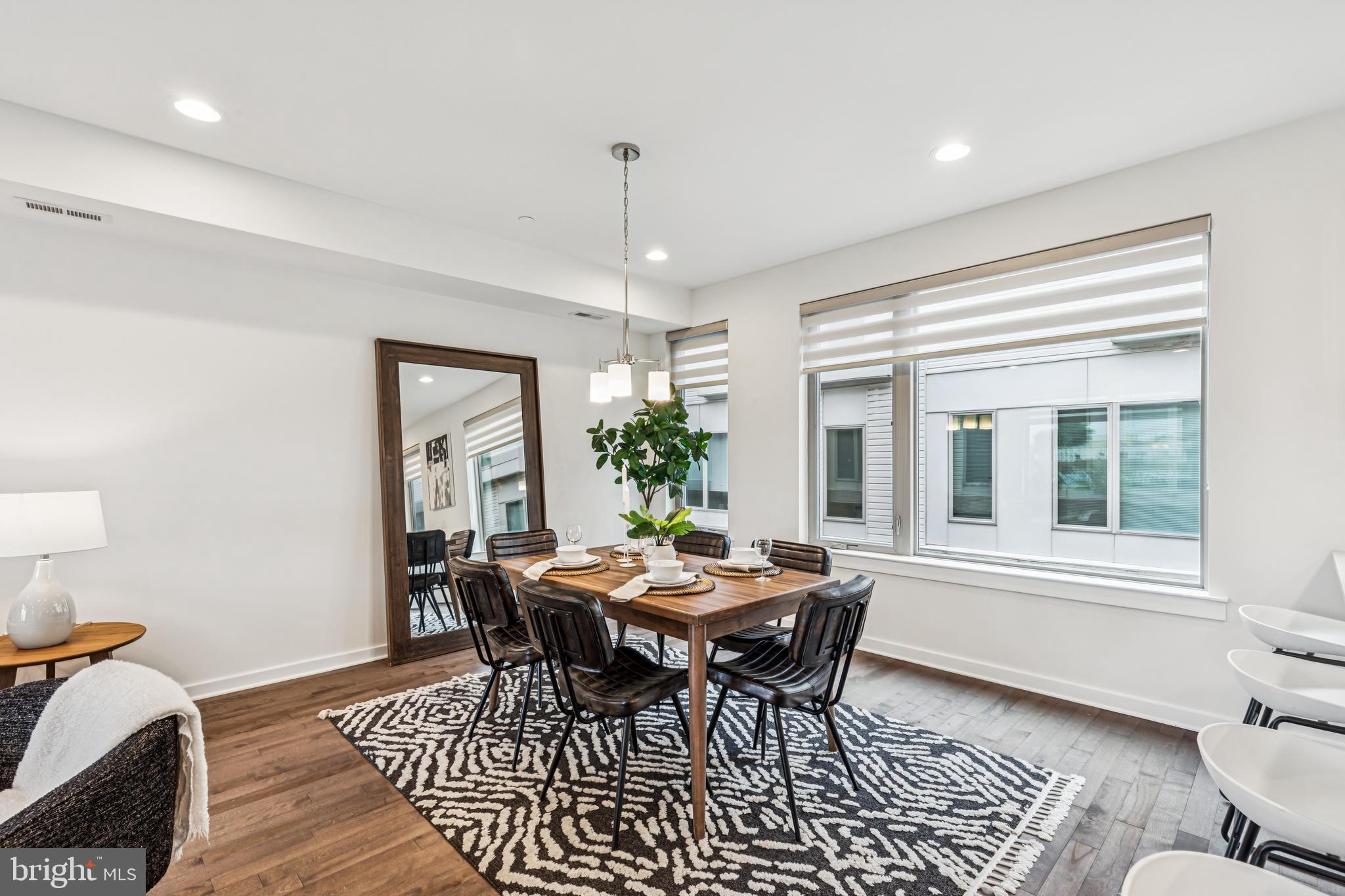 2113 KENSINGTON WALK