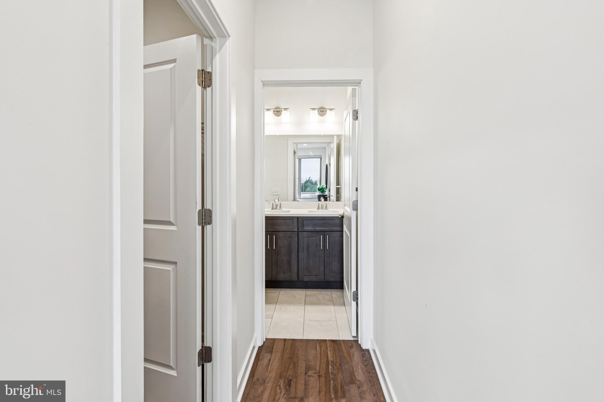 2113 KENSINGTON WALK