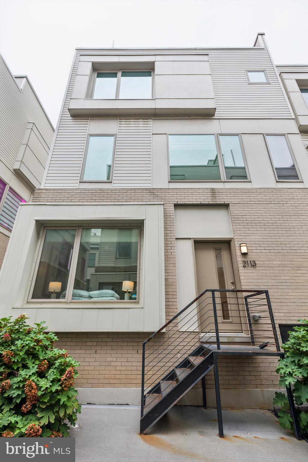 2113 KENSINGTON WALK