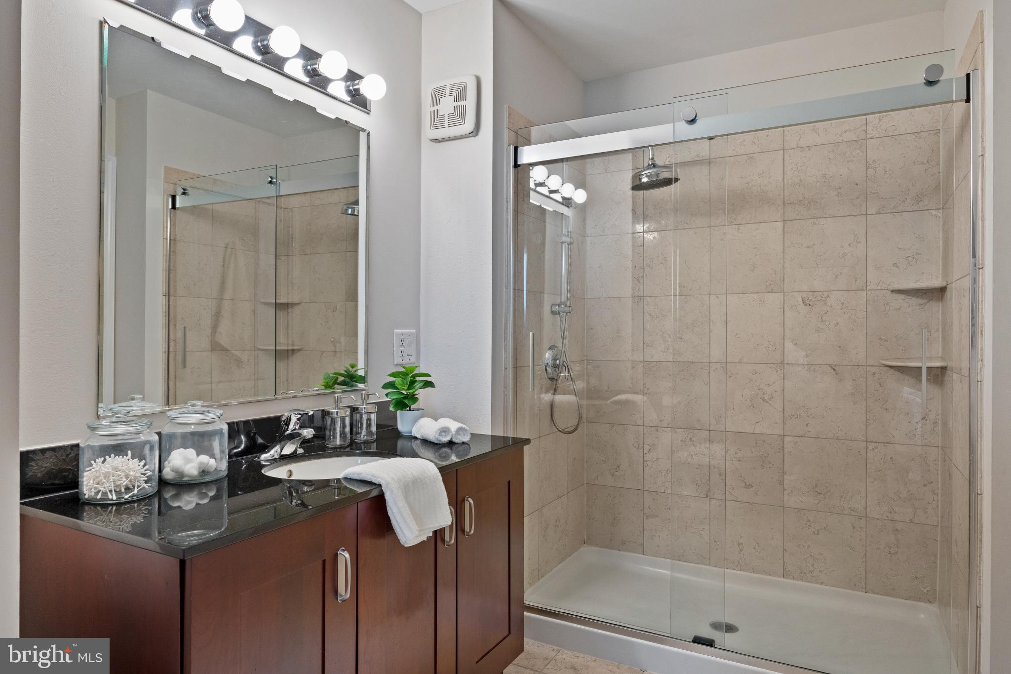 901 N PENN STREET R901