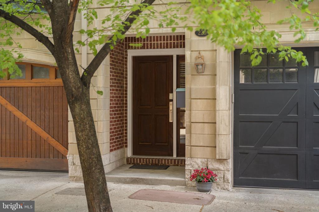 220 GASKILL STREET