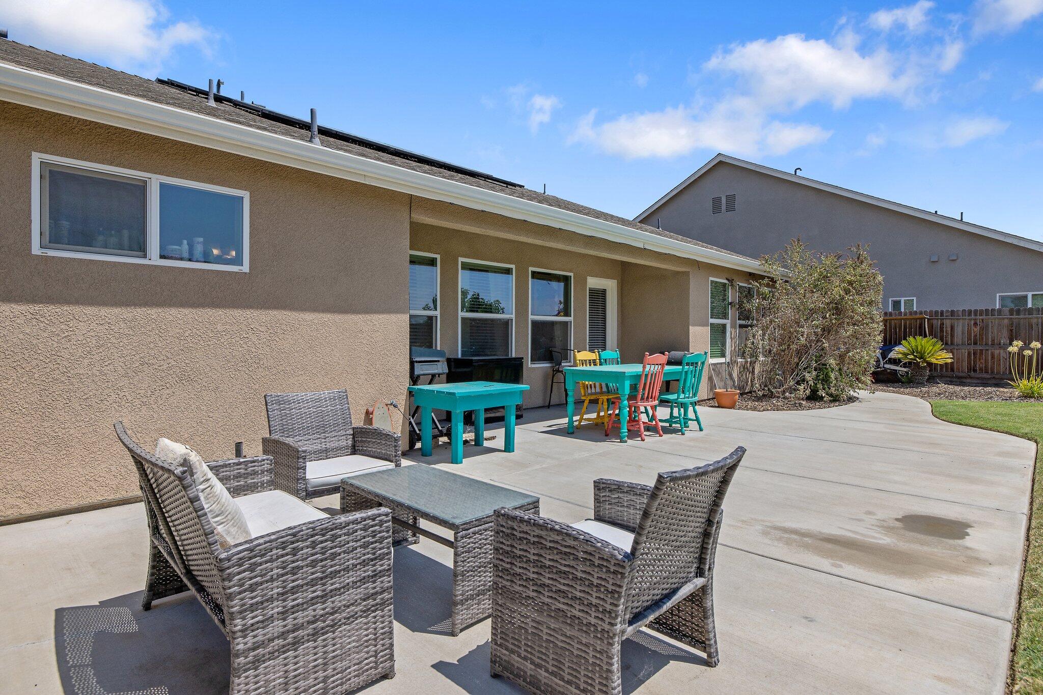 4237 W Wren Avenue