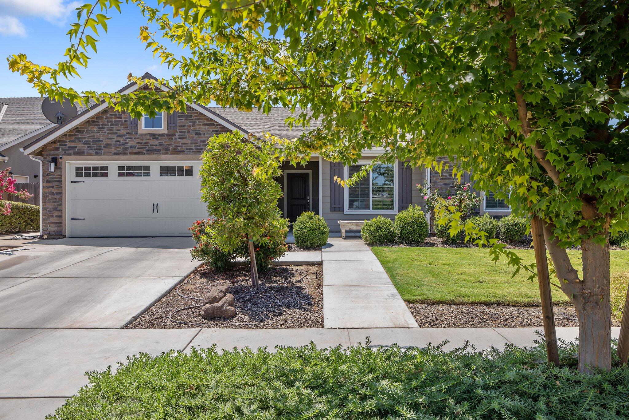 4237 W Wren Avenue