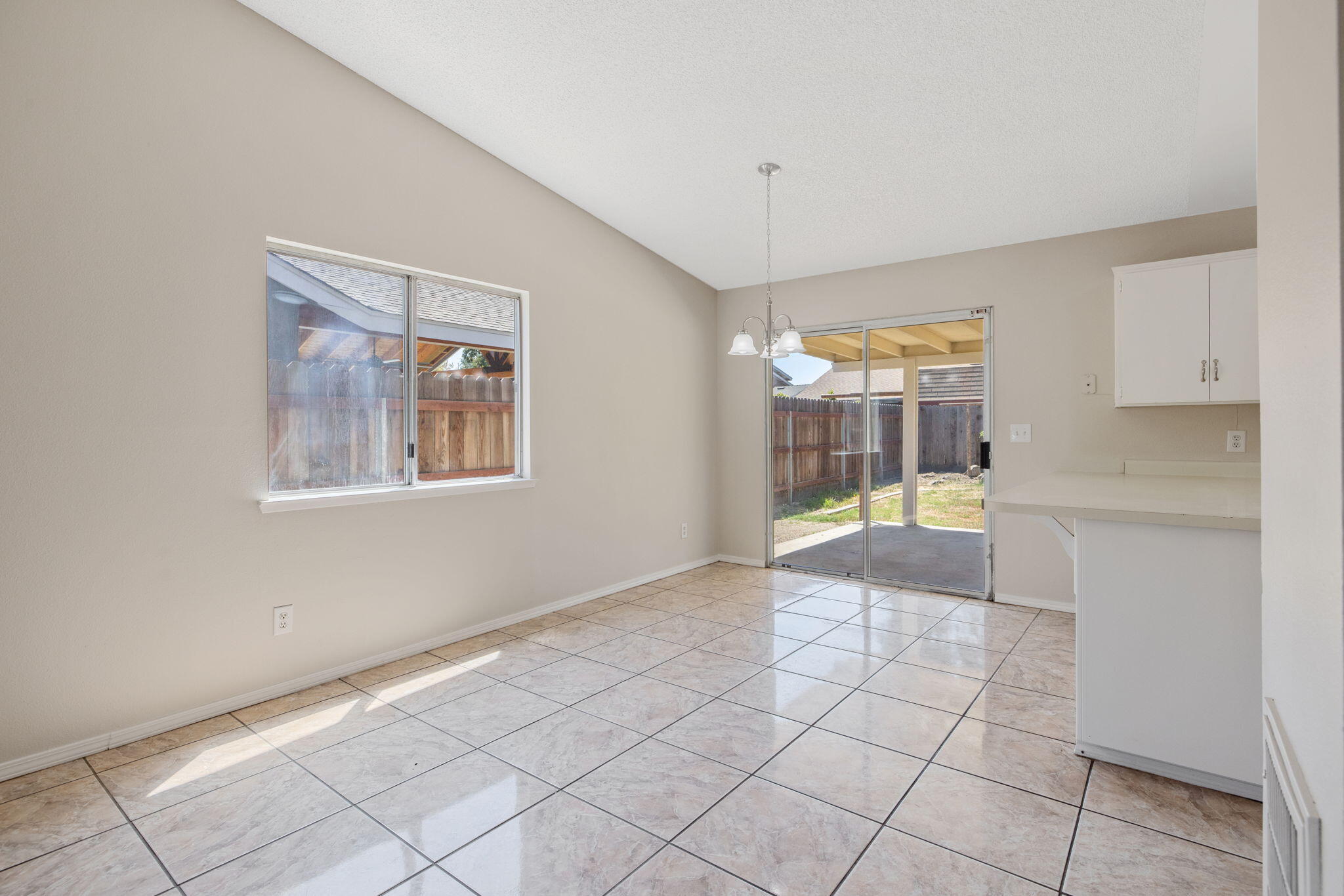 821 W Lark Court