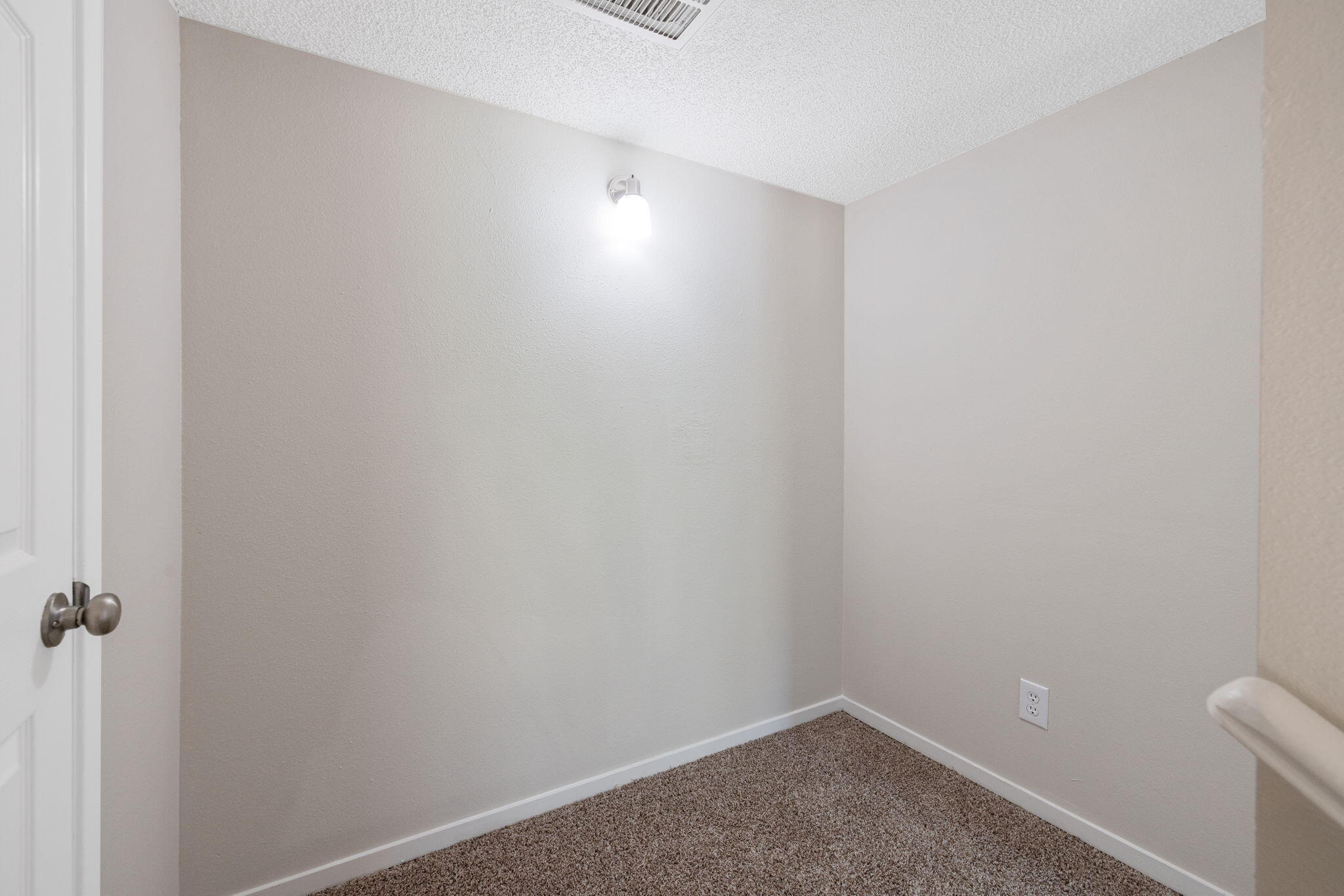 821 W Lark Court