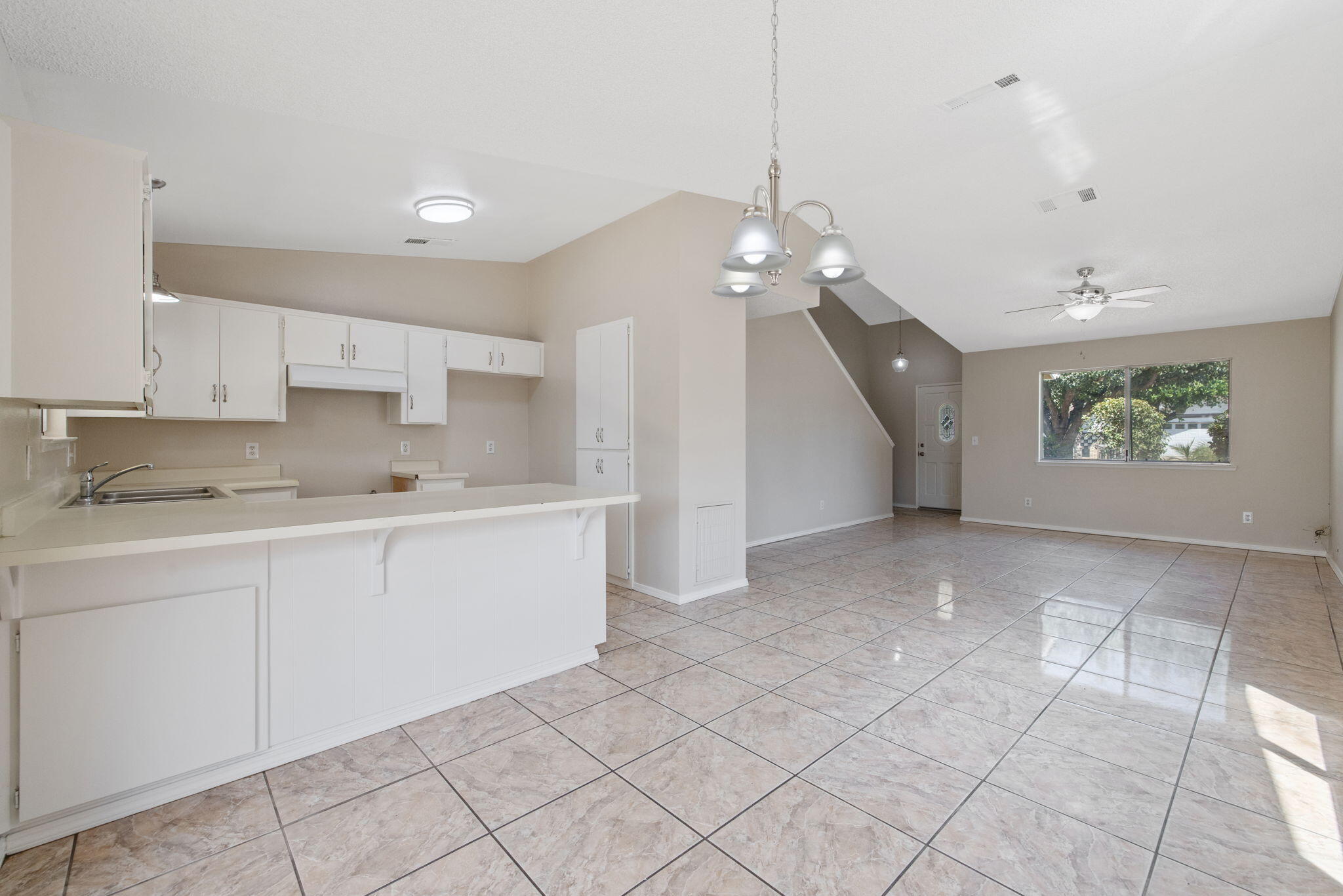 821 W Lark Court