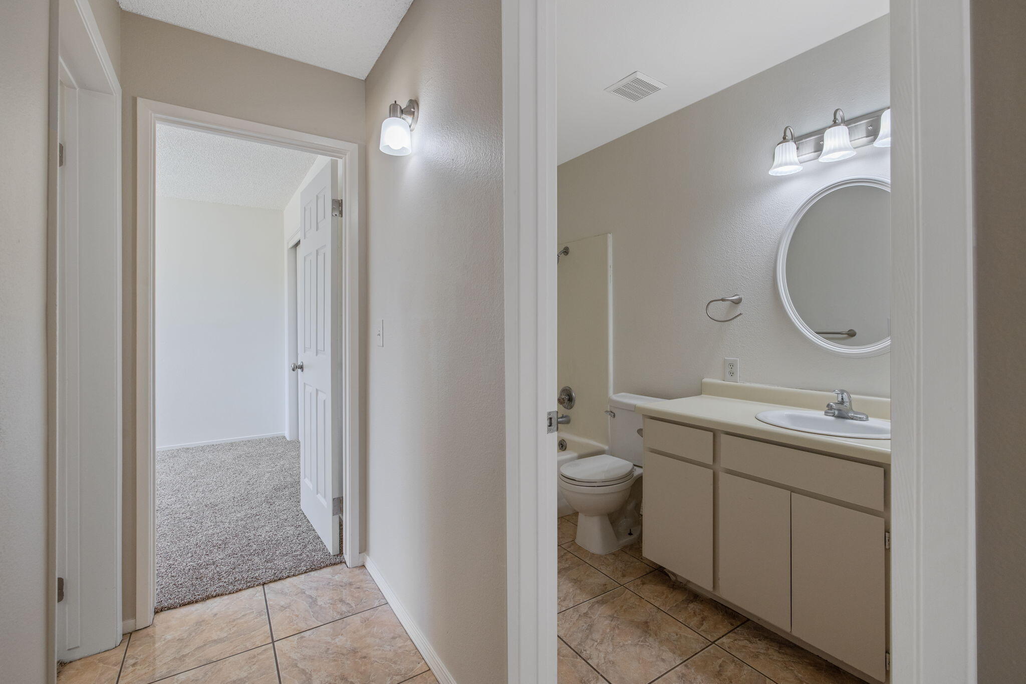 821 W Lark Court