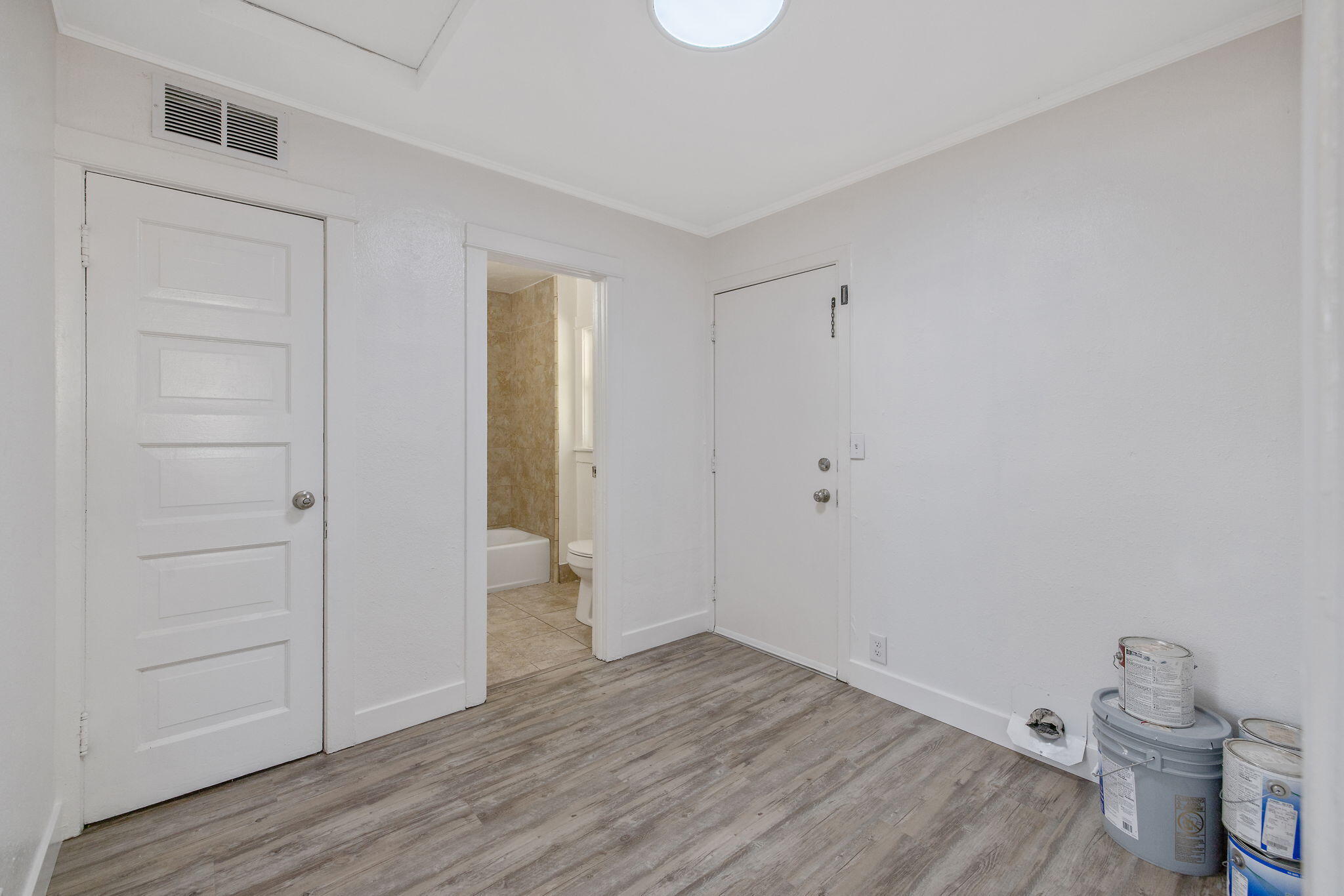 125 N N Hicks Street, A