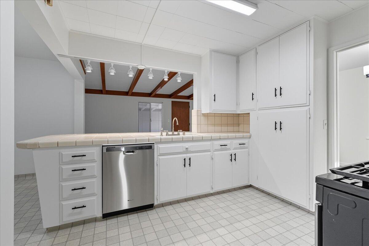 407 Channing Way Way, Exeter