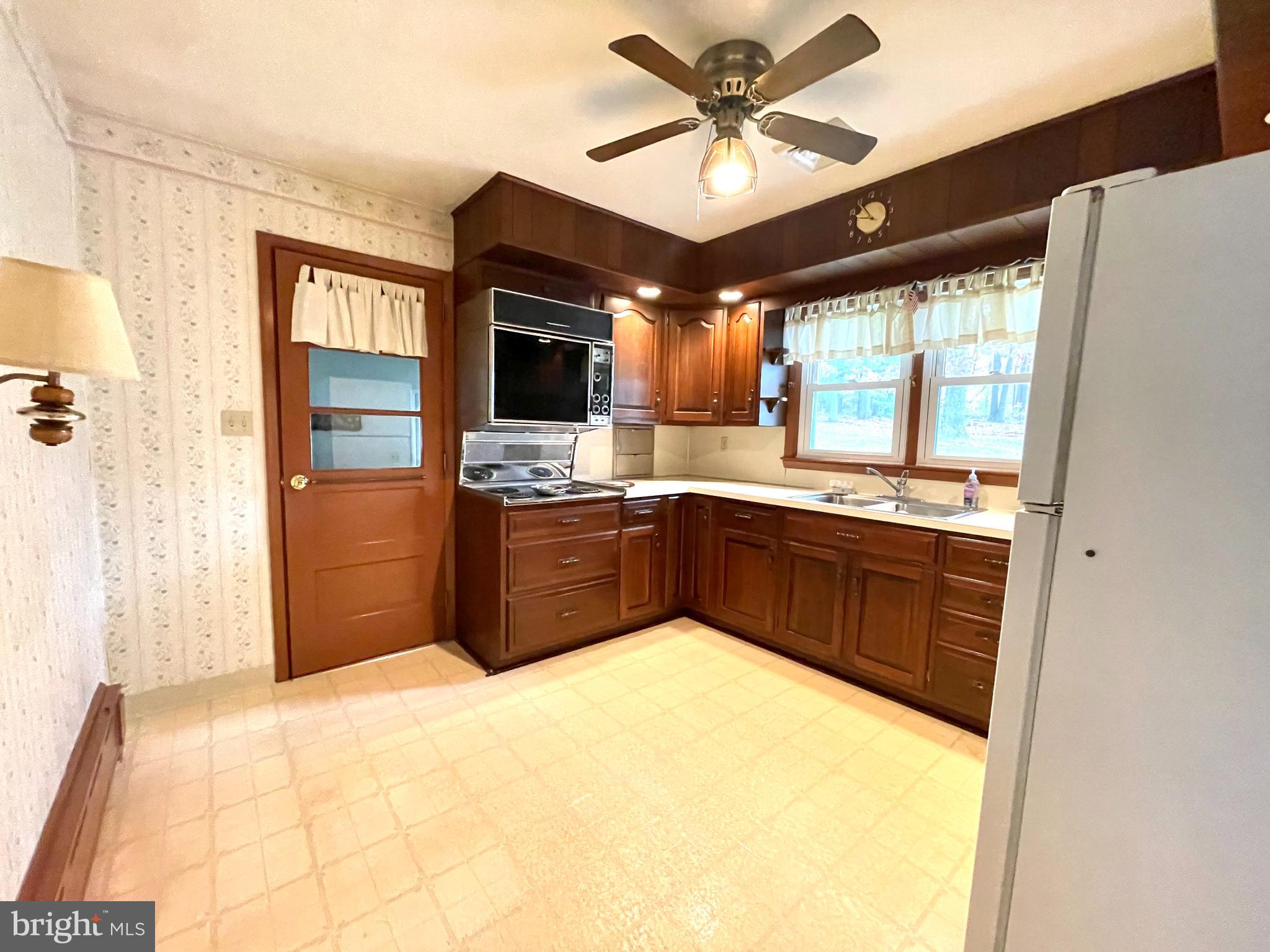 4488 N TWIN VALLEY ROAD