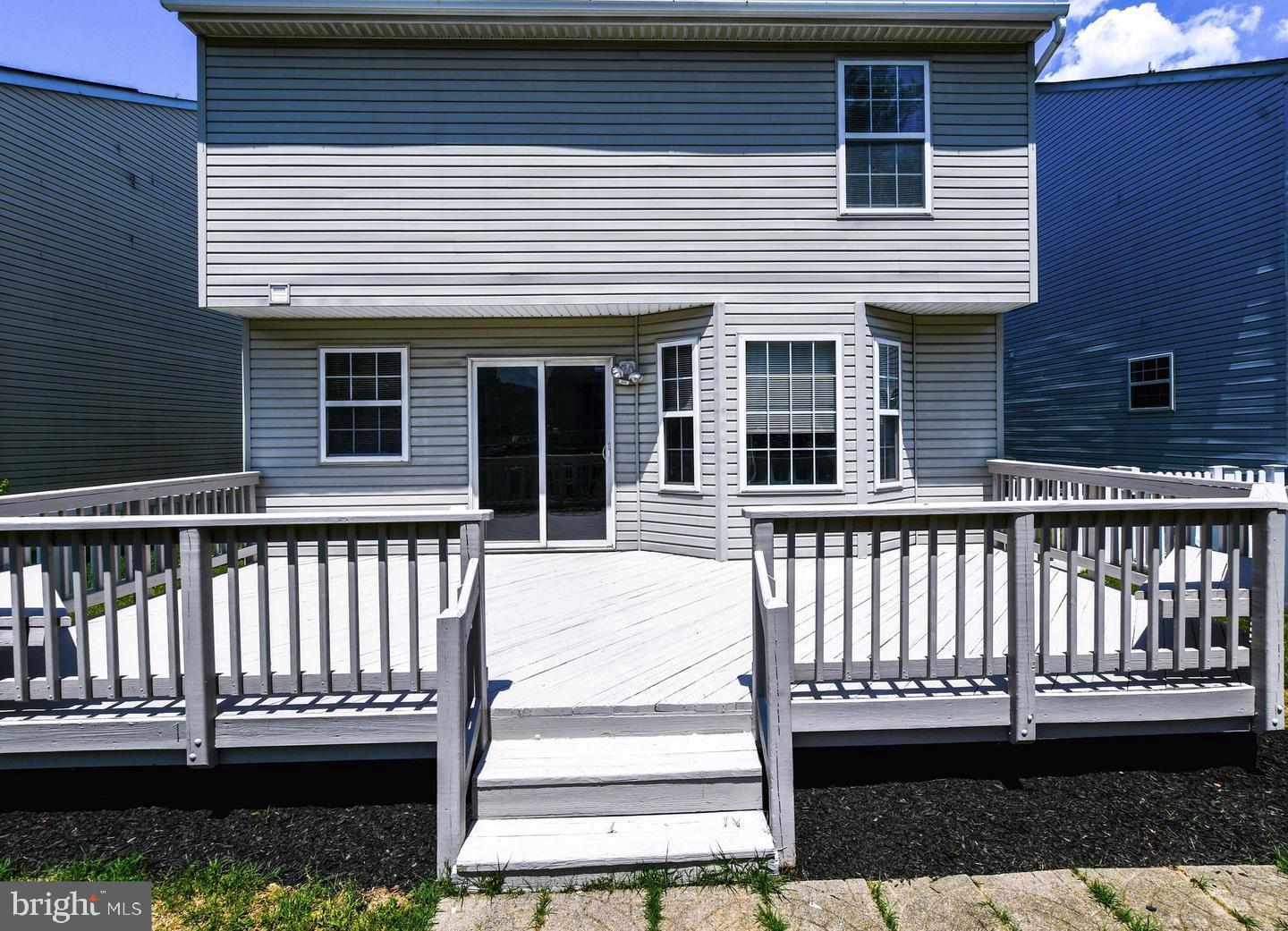 1775 Bennett Pl