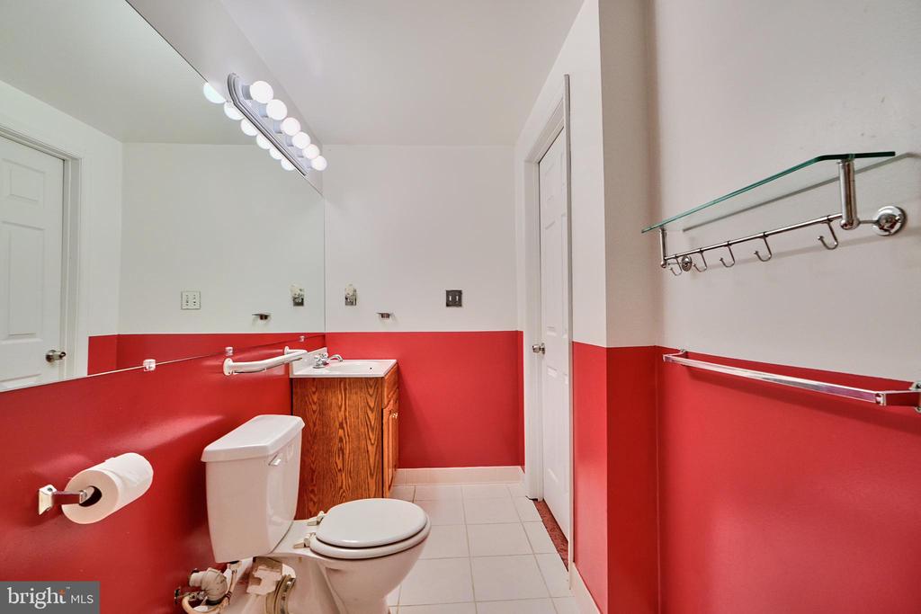 8533 Skipjack Pl