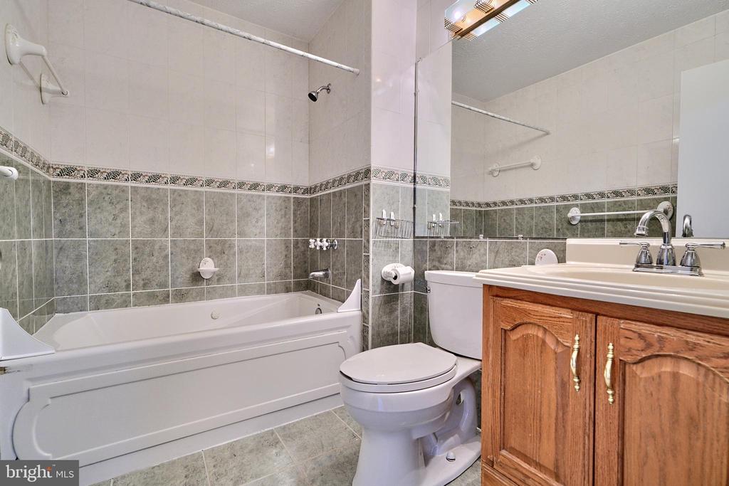 8533 Skipjack Pl