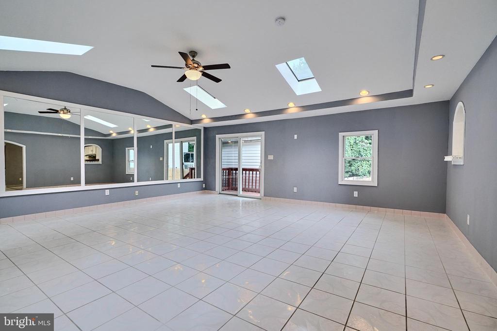 8533 Skipjack Pl