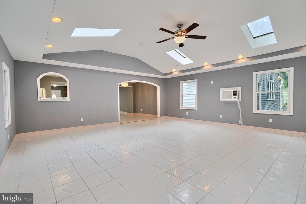 8533 Skipjack Pl