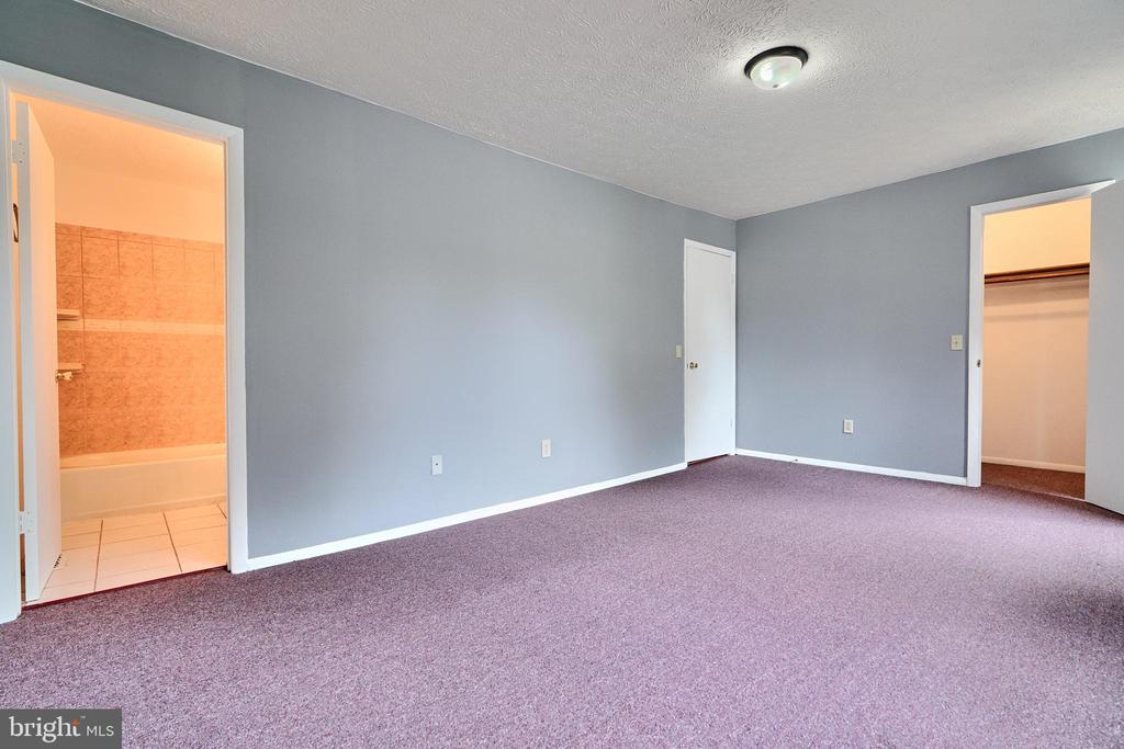 8533 Skipjack Pl