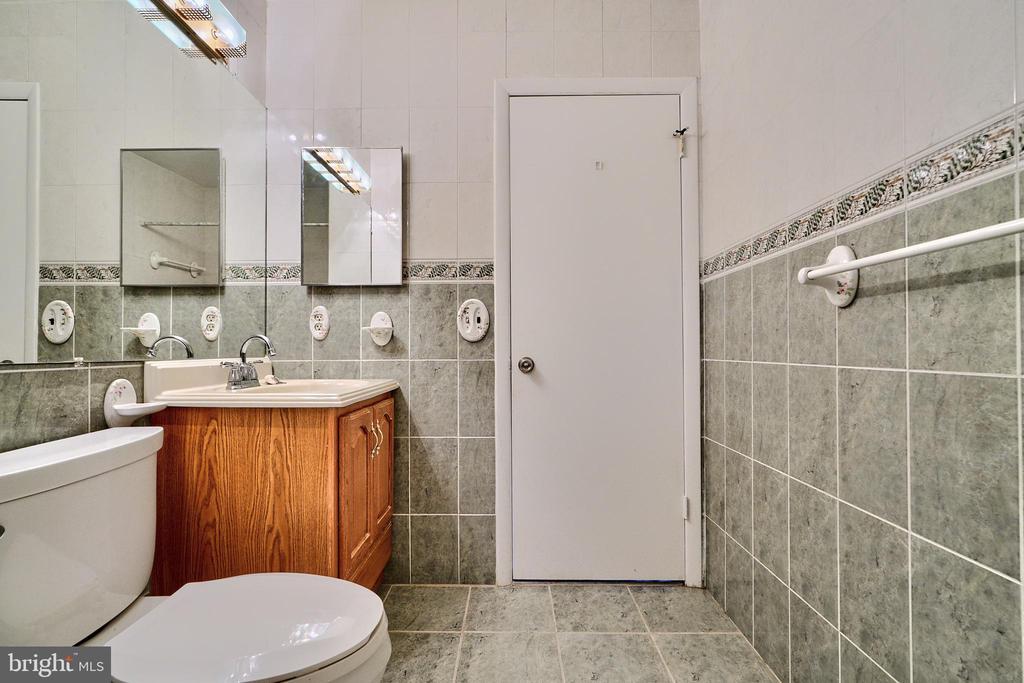 8533 Skipjack Pl