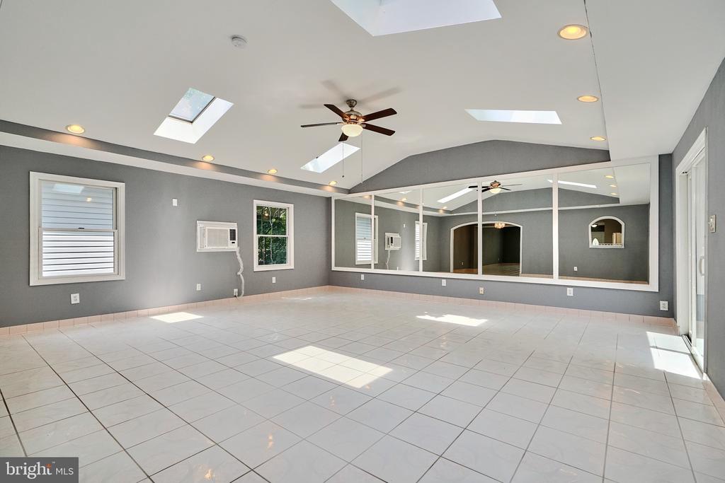 8533 Skipjack Pl