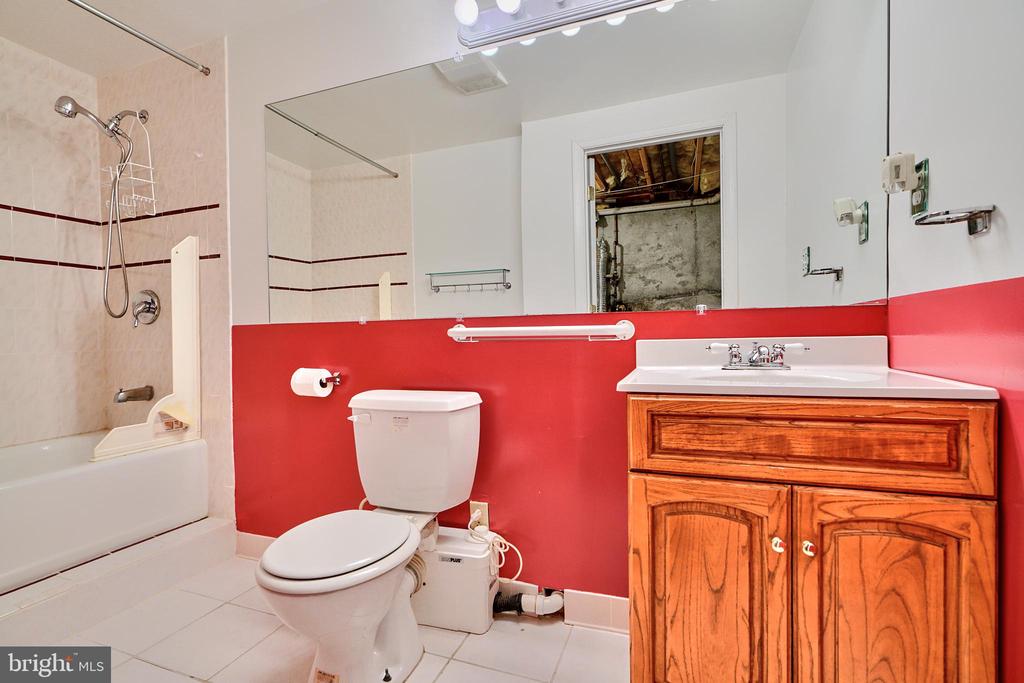8533 Skipjack Pl
