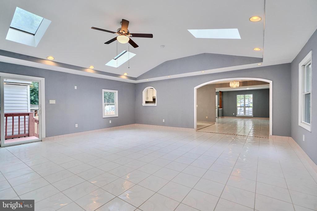8533 Skipjack Pl