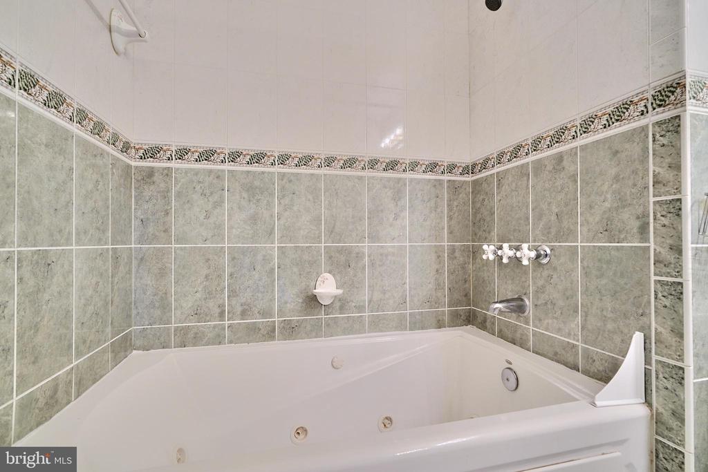 8533 Skipjack Pl