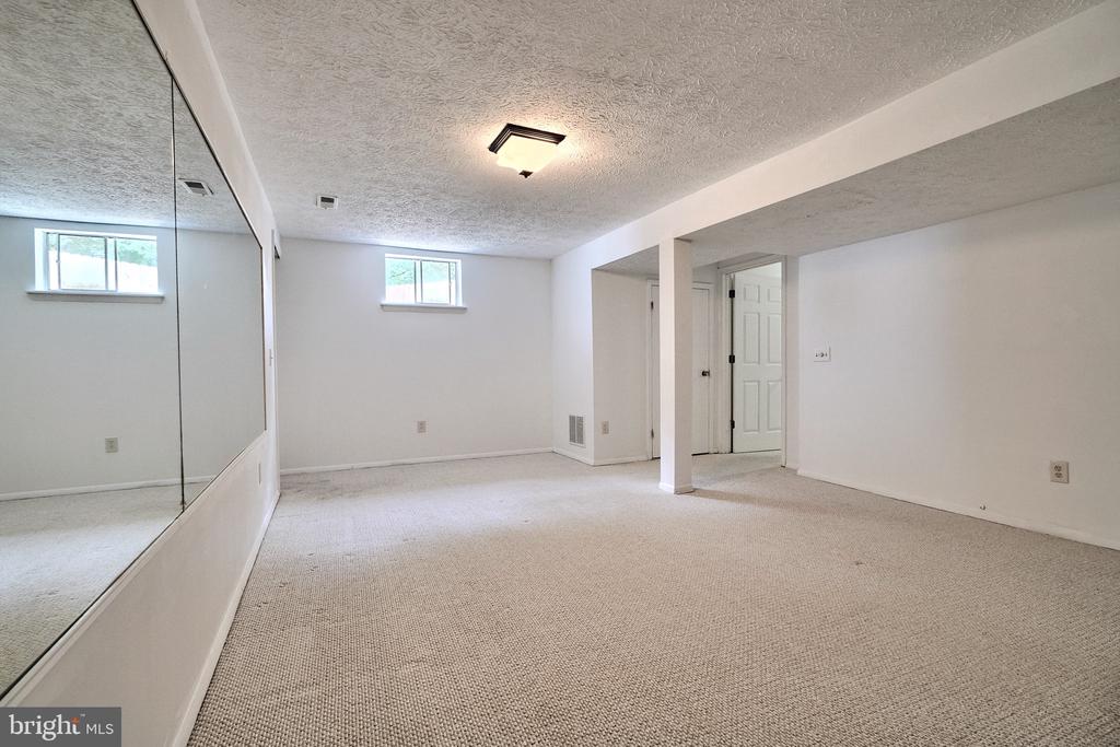 8533 Skipjack Pl