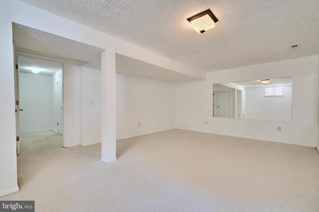 8533 Skipjack Pl