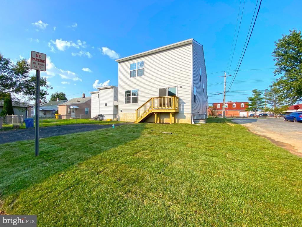 220 GREENWAY ROAD SE