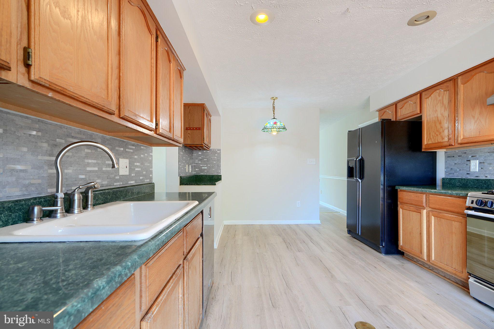 100 Poplar Ave