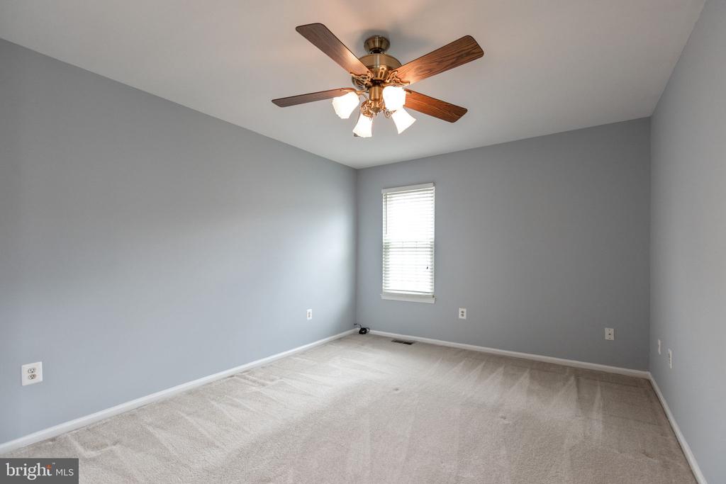 2454 YARMOUTH LANE