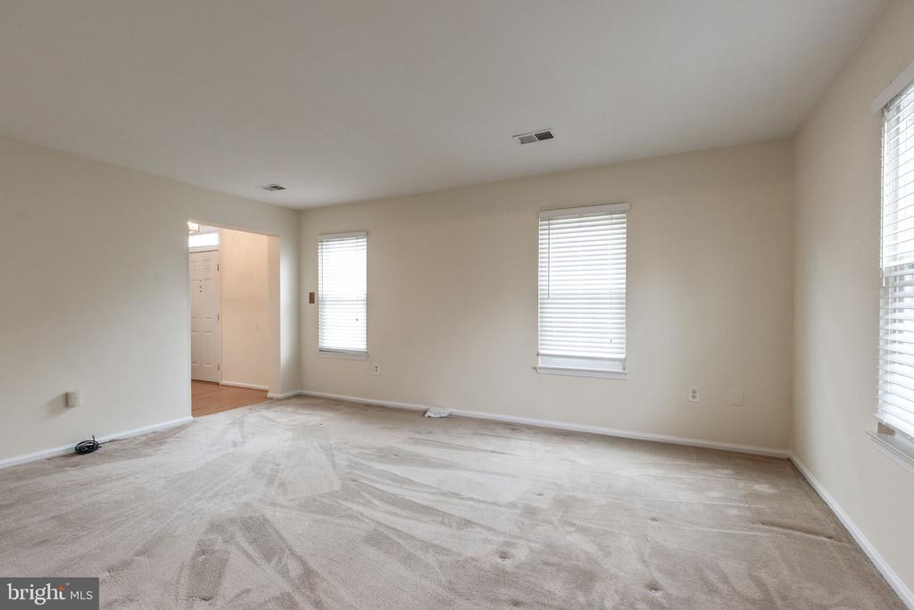 2454 YARMOUTH LANE