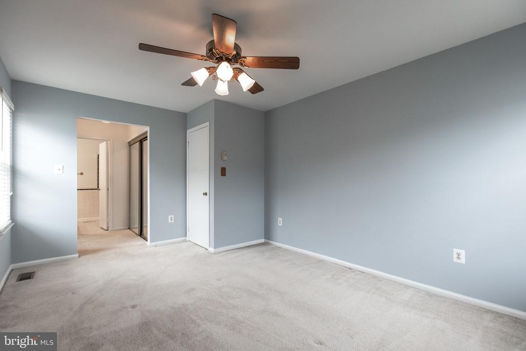 2454 YARMOUTH LANE