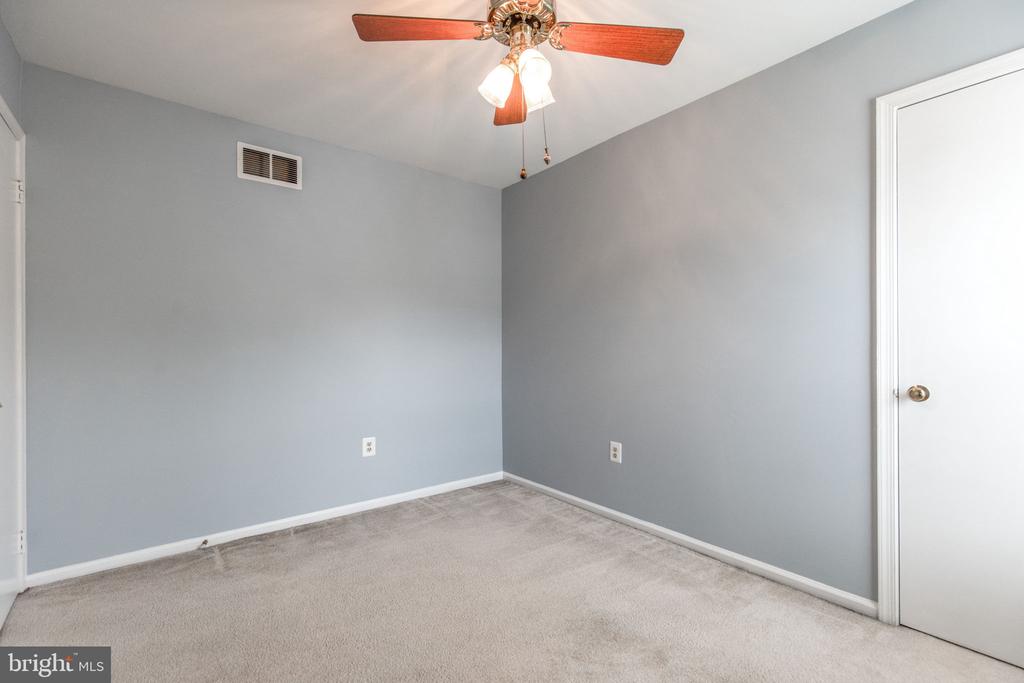 2454 YARMOUTH LANE