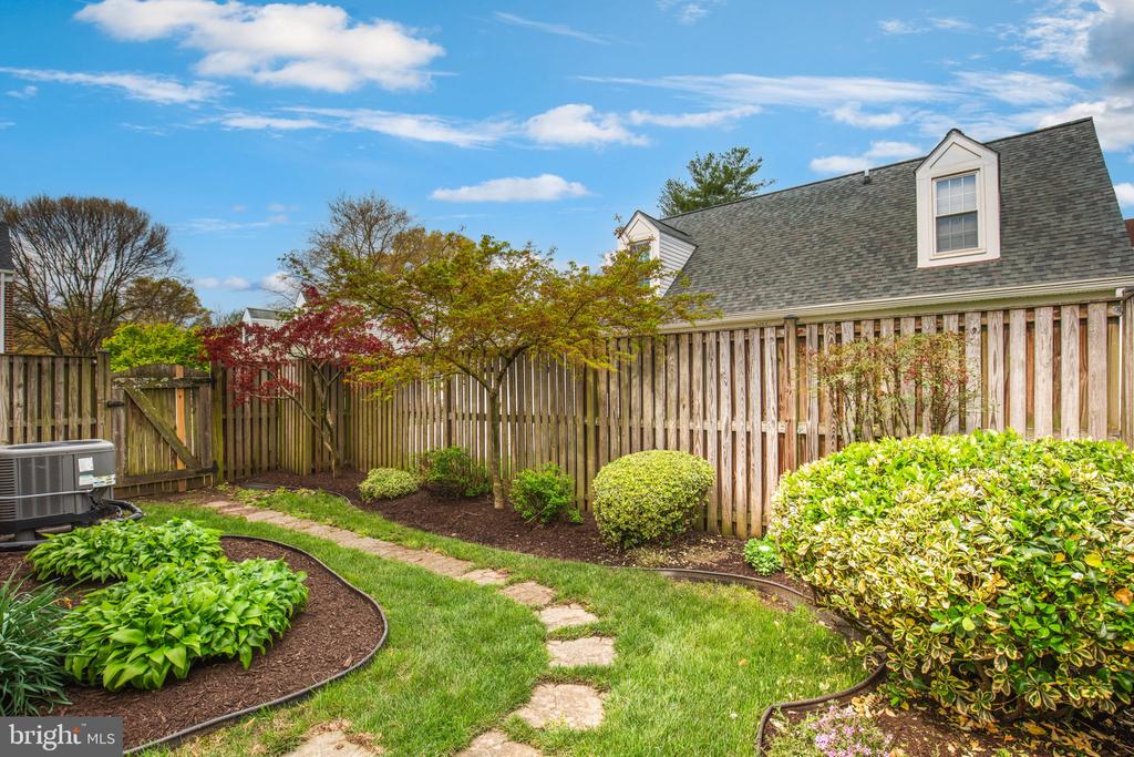 2454 YARMOUTH LANE