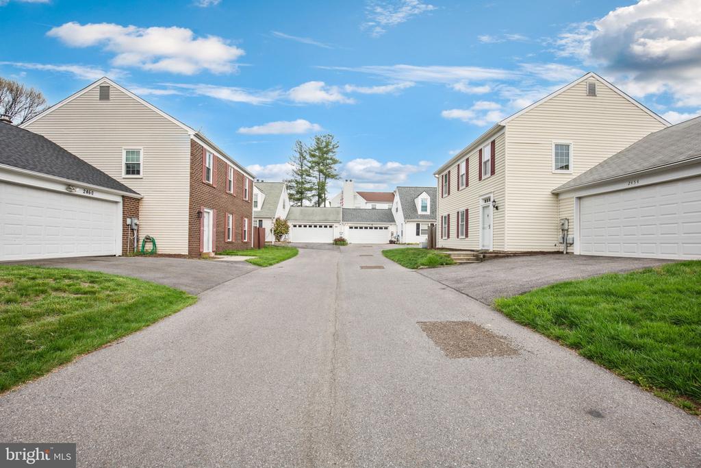 2454 YARMOUTH LANE