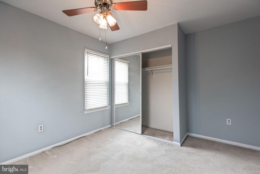 2454 YARMOUTH LANE