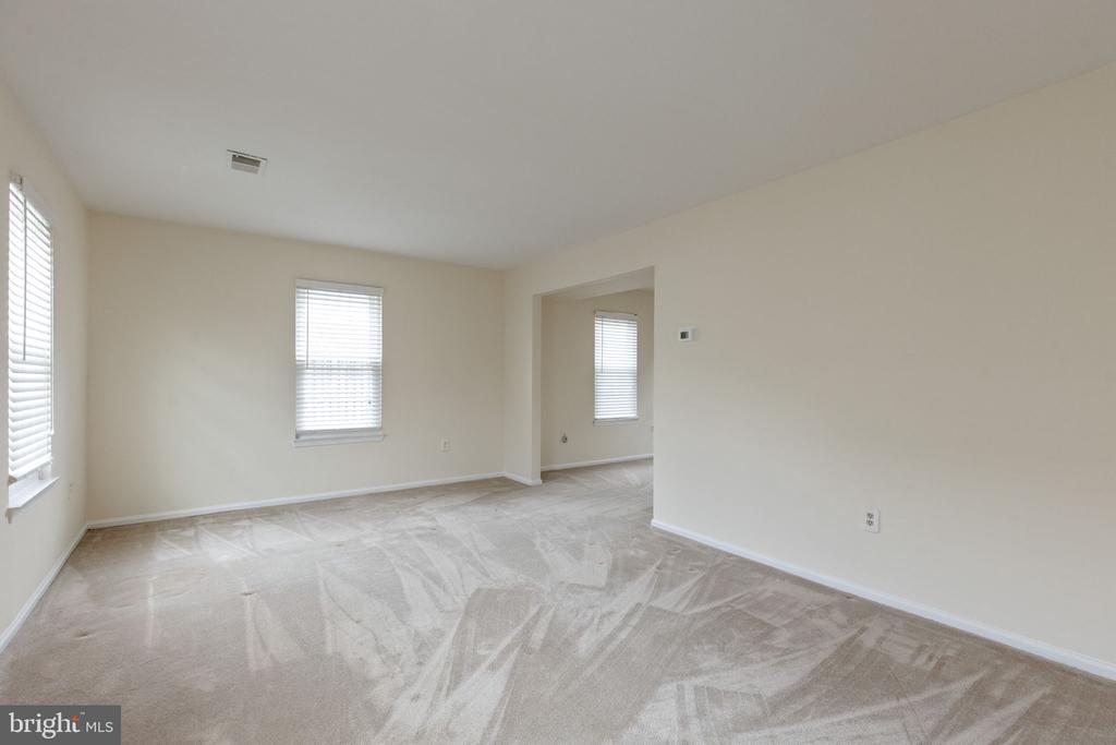 2454 YARMOUTH LANE