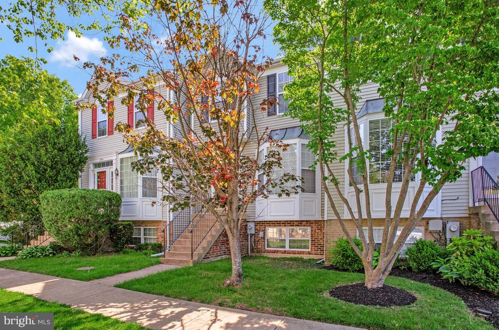 2412 SANDWICH COURT
