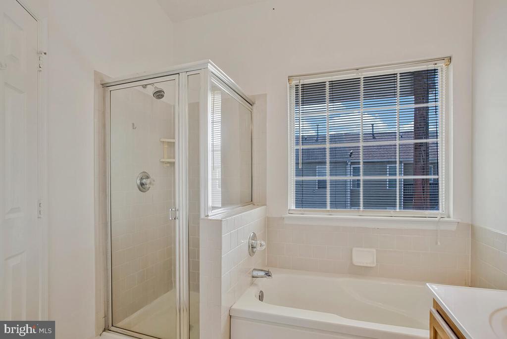 2412 SANDWICH COURT