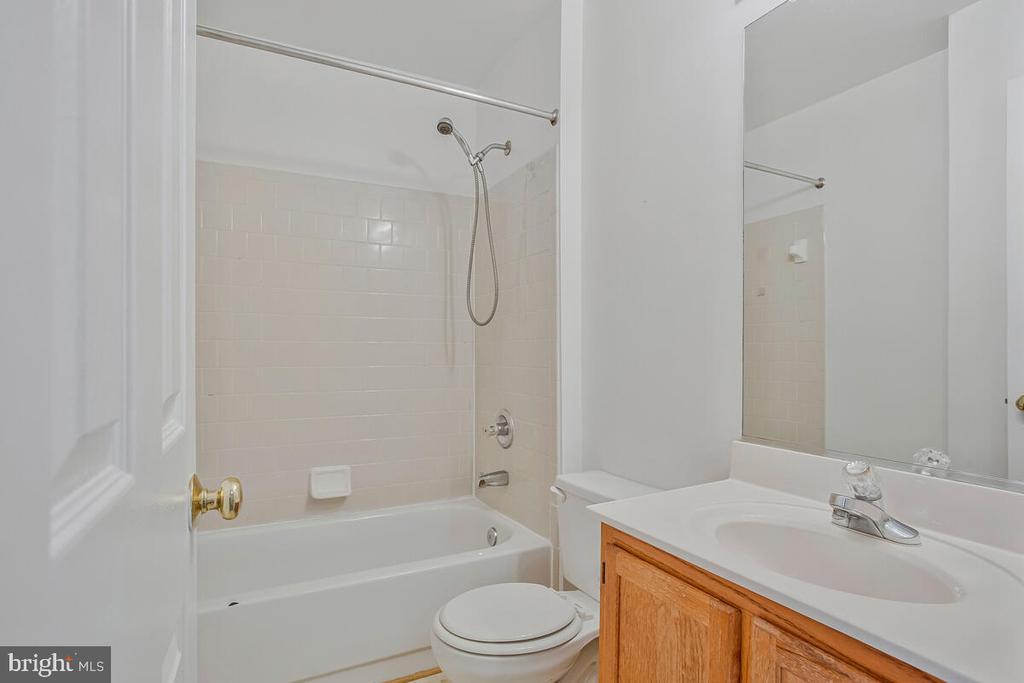 2412 SANDWICH COURT