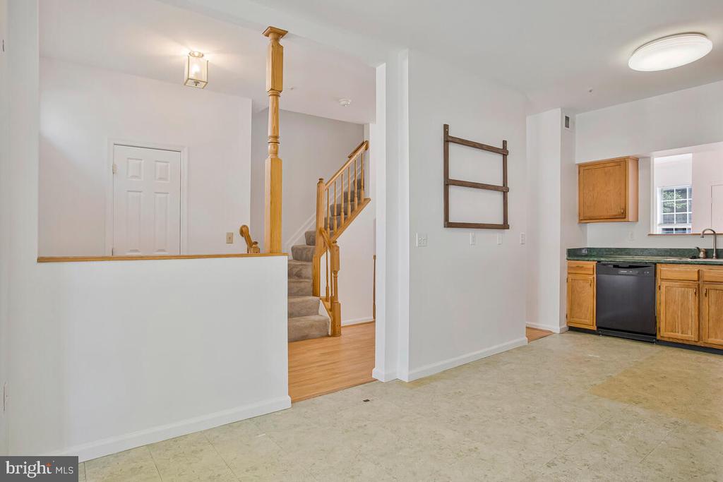 2412 SANDWICH COURT