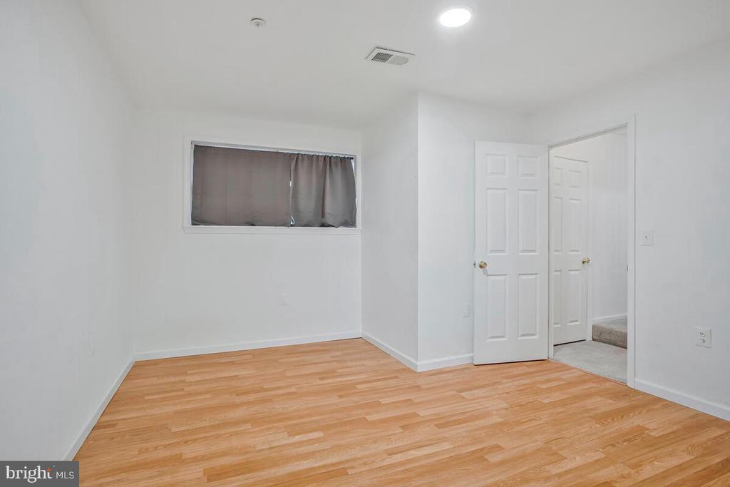 2412 SANDWICH COURT