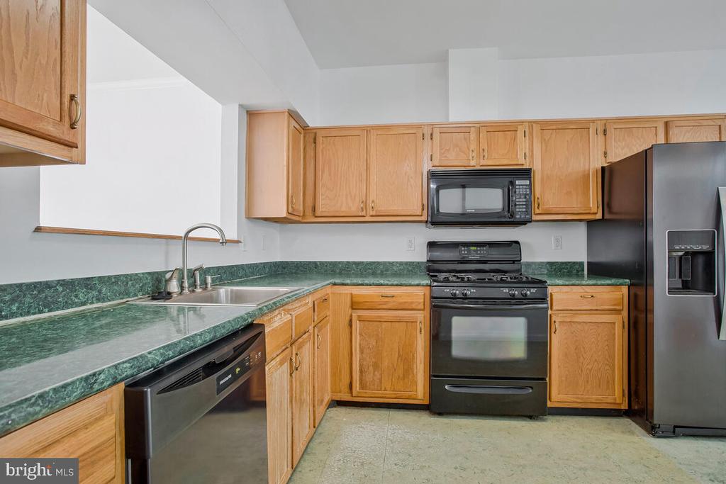 2412 SANDWICH COURT