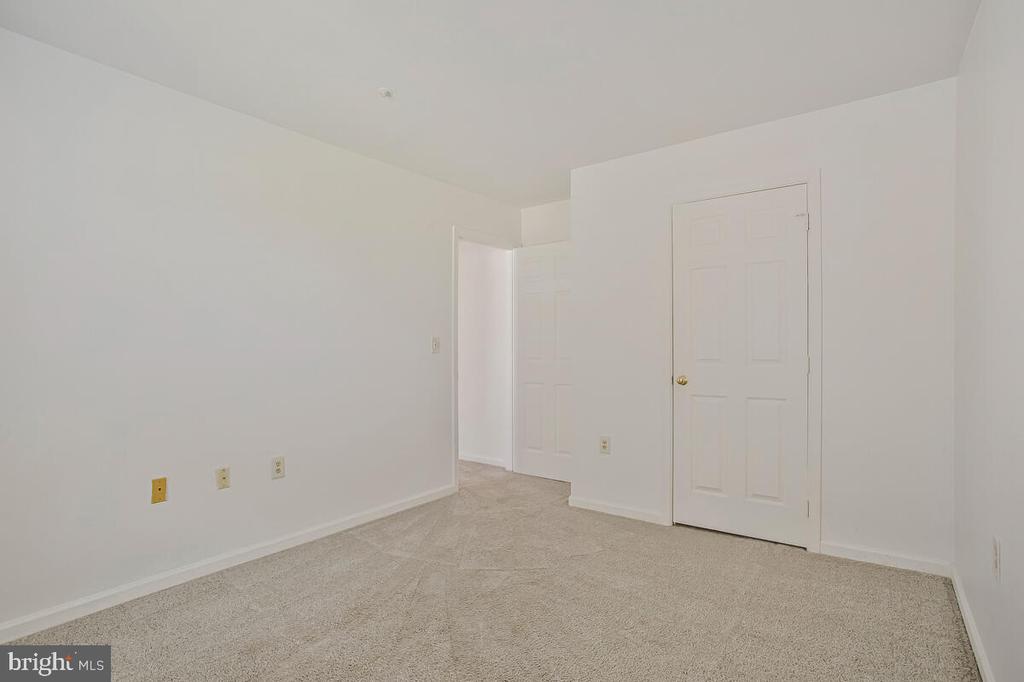 2412 SANDWICH COURT