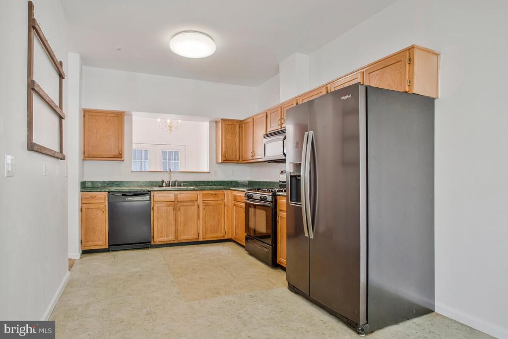 2412 SANDWICH COURT