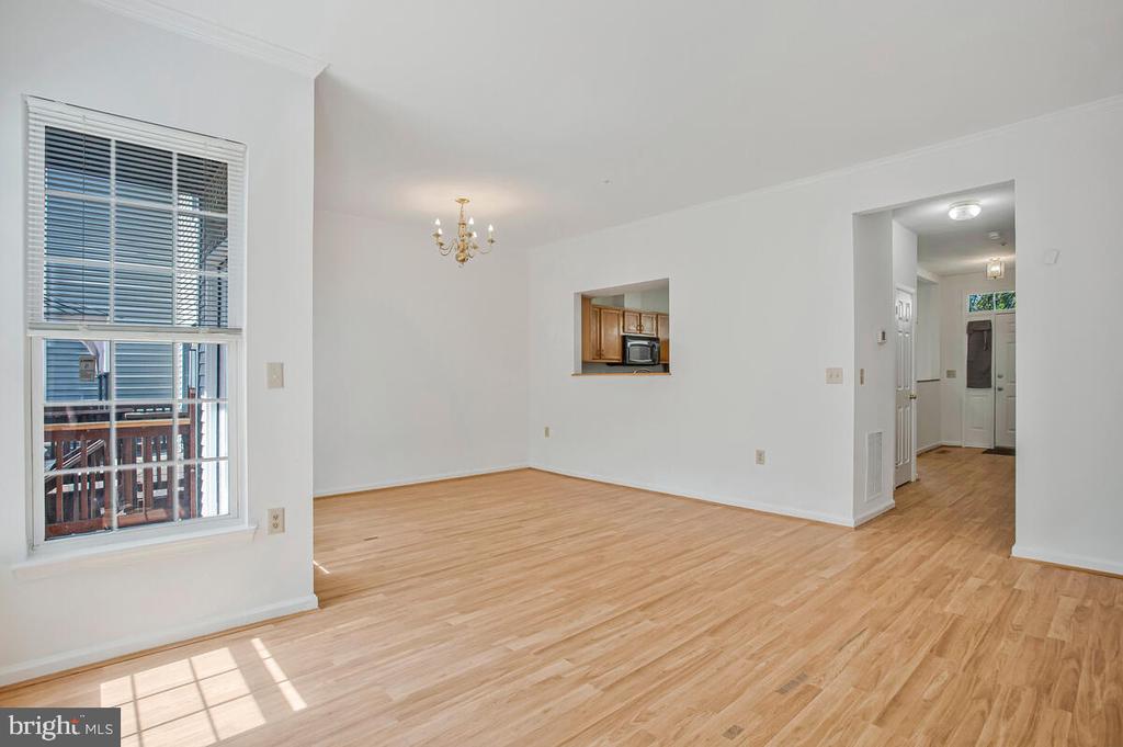 2412 SANDWICH COURT