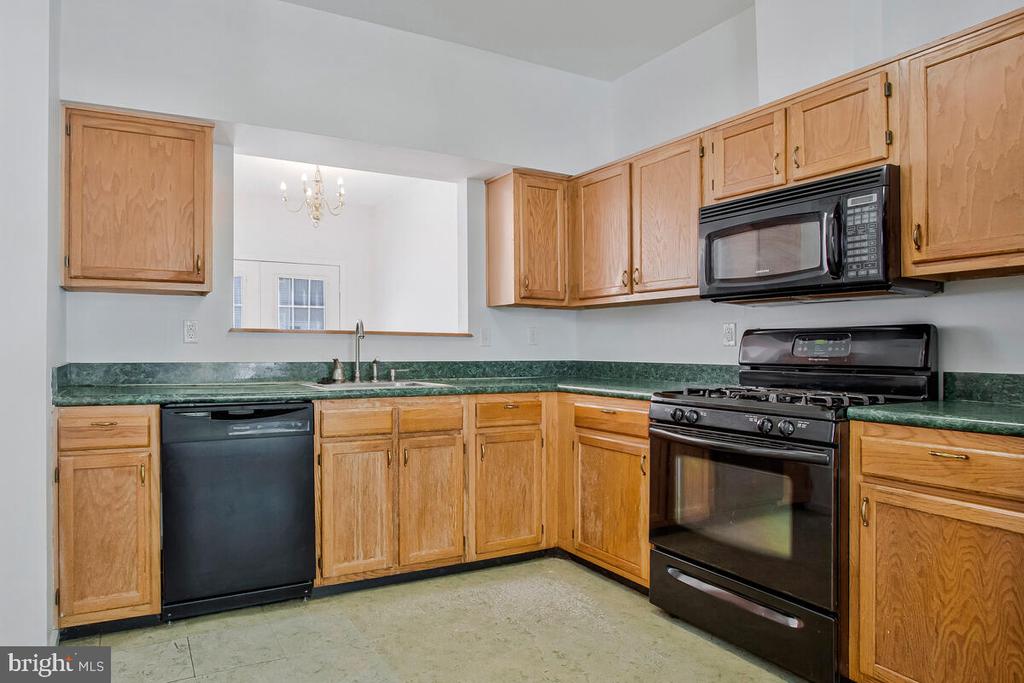 2412 SANDWICH COURT